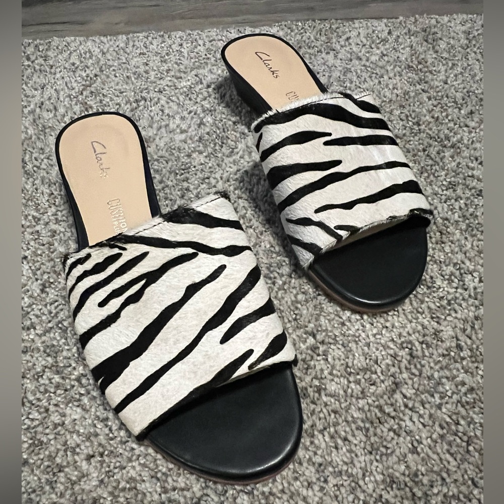 NWOT Clark’s Cushion Plus Slip On Zebra Print Sandals Size 6